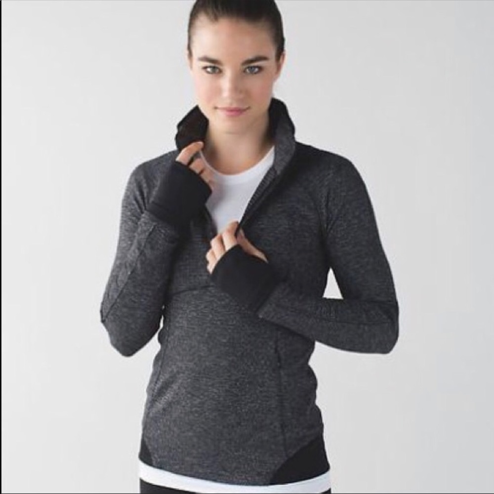 Lululemon Runderful 1/2 Zip in Black